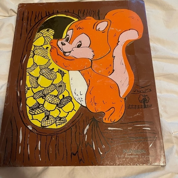 Vintage Playskool Puzzle - Squirrel storing Nuts - Wood Tray Puzzle - Picture 1 of 3